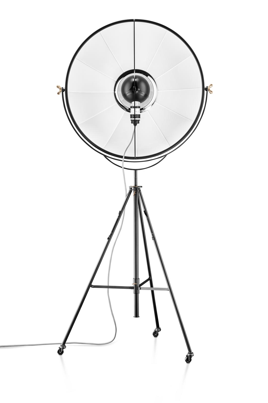 <p>Front view of the front Fortuny Black with incandescent light bulb</p>